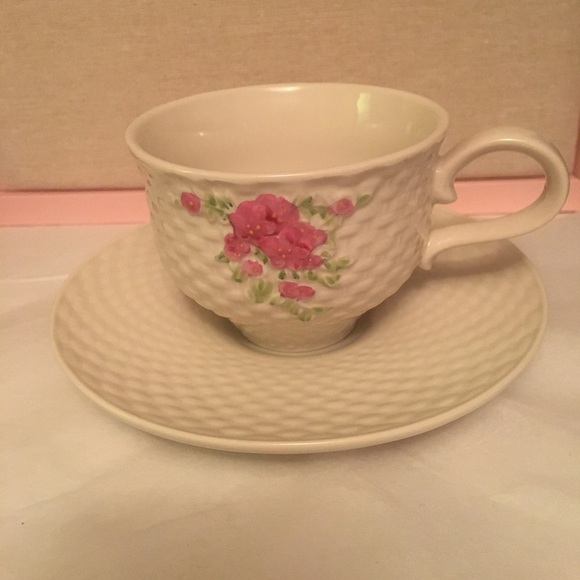 FLORAL teacup - Picture 1 of 5